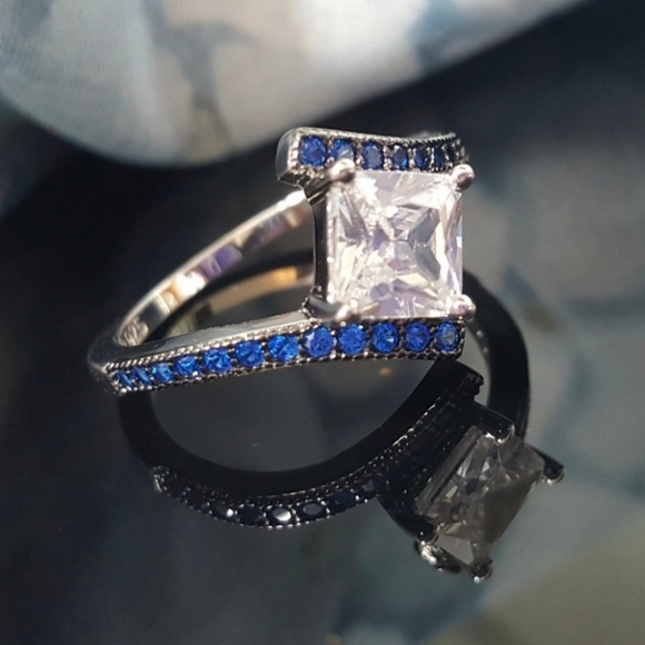 925 Sterling Silver Ring - Picture 4 of 11